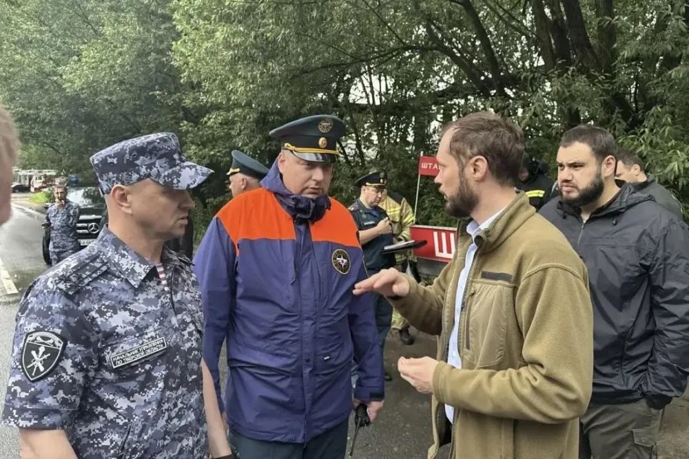 Губернатор Виталий Королев прибыл на место ЧП в Твери. Губернатор Виталий Королев прибыл на место ЧП в Твери.