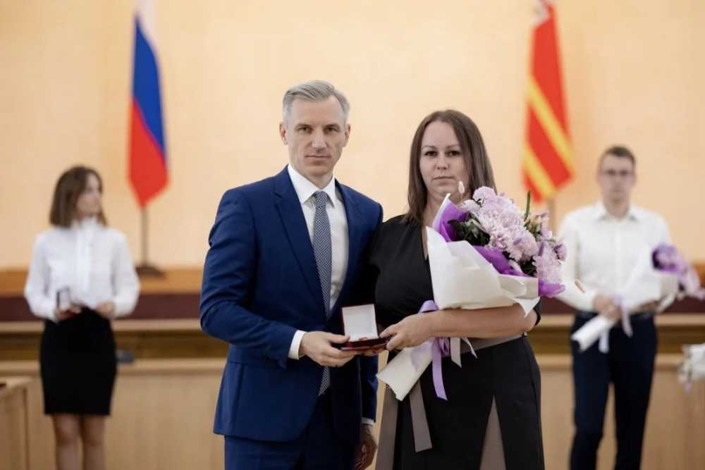 День семьи, любви и верности губернатор Василий Анохин вручил почетные знаки День семьи, любви и верности губернатор Василий Анохин вручил почетные знаки