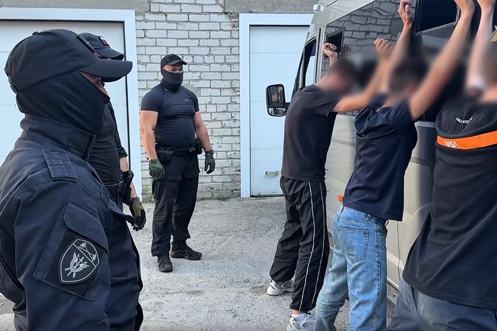 Силовики УФСБ, МВД и СК при силовой поддержке Росгвардии пресекли работу ОПГ, действовавшей на территории Ульяновска Силовики УФСБ, МВД и СК при силовой поддержке Росгвардии пресекли работу ОПГ, действовавшей на территории Ульяновска