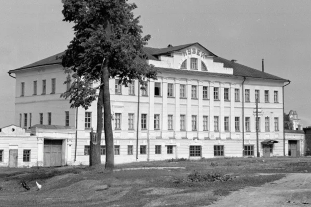 Дом Зворыкиных в 1960-х годах. Дом Зворыкиных в 1960-х годах.
