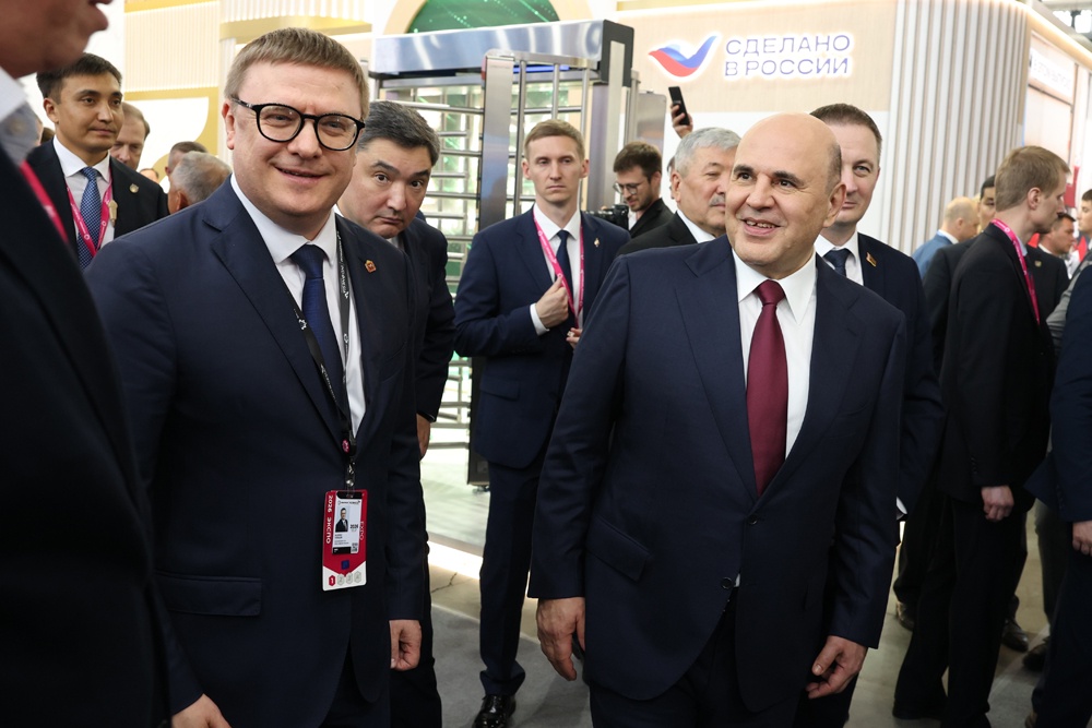 Алексей Текслер (слева) представил председателю правительства России Михаилу Мишустину и зарубежным гостям прорывные разработки южноуральских предприятий.