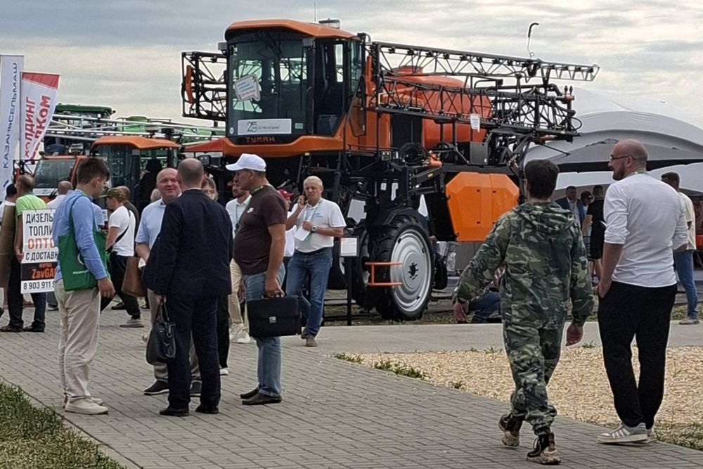 На агрофоруме представлены новые образцы отечественной сельхозтехники 