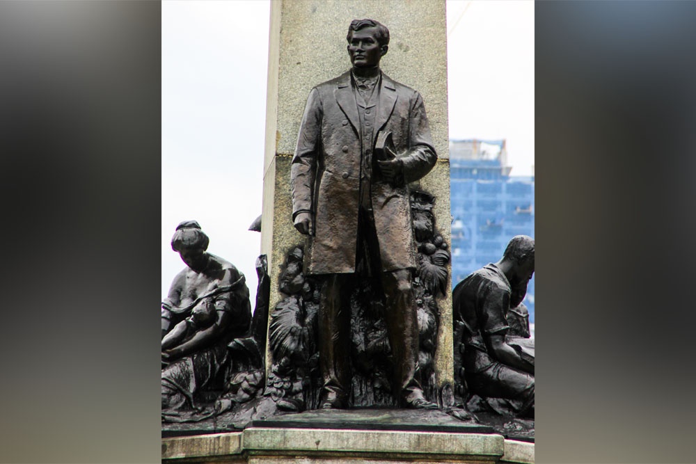 Памятник Хосе Рисалю в Маниле Памятник Хосе Рисалю в Маниле