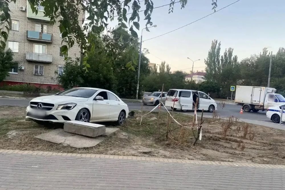 В Астрахани в ДТП с участием двух автомобилей пострадал двухлетний пешеход В Астрахани в ДТП с участием двух автомобилей пострадал двухлетний пешеход