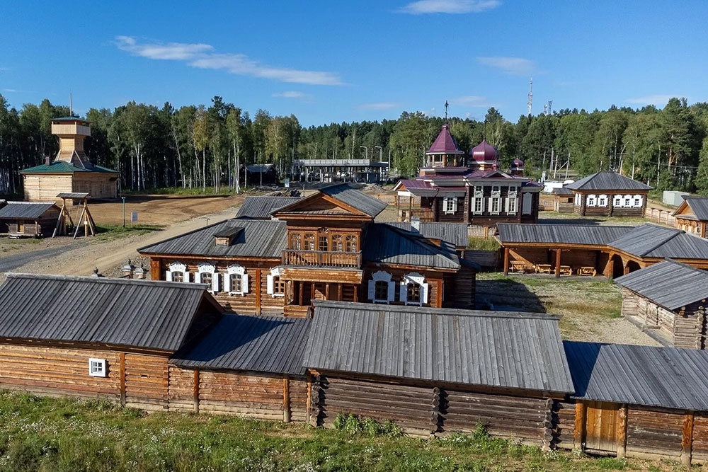 В "Тальцах" под открытым небом собрано более 160 подлинных памятников деревянного зодчества.