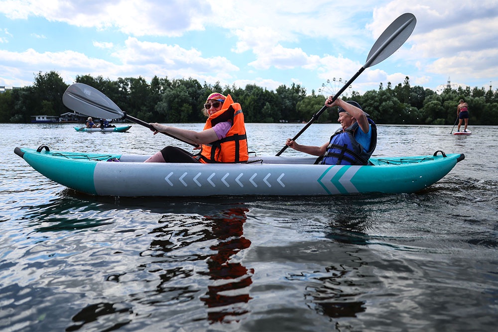 Один из новых форматов - байдарочные экскурсии по историческим центрам старинных городов.