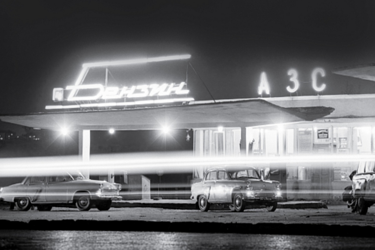 Автозаправочная станция. Конец 1960-х - начало 1970-х. Автозаправочная станция. Конец 1960-х - начало 1970-х.