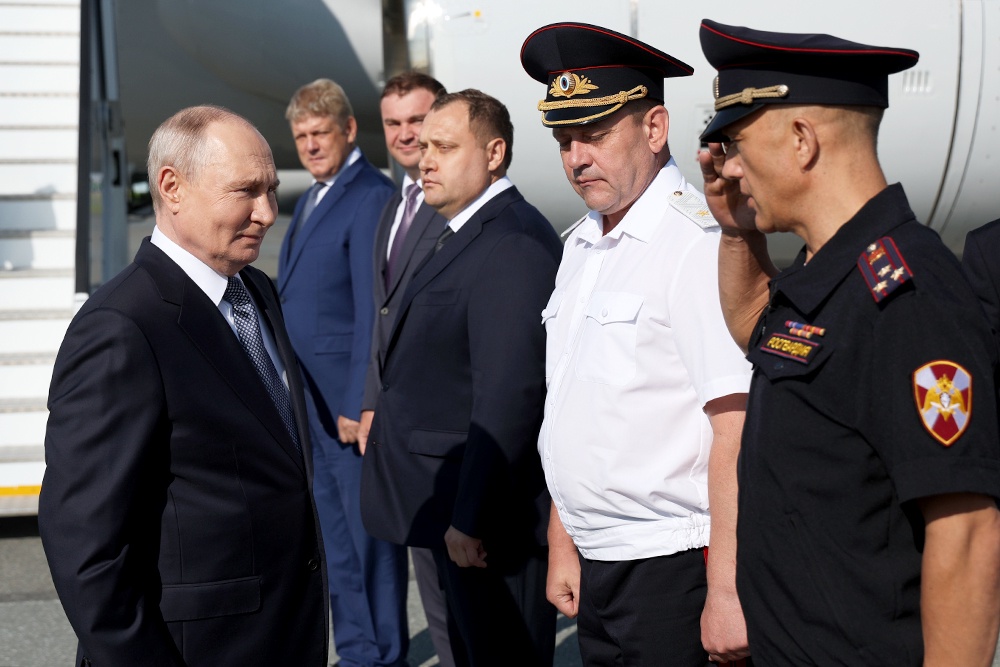 Путин прибыл в Омск для участия в XXII Форуме межрегионального сотрудничества Российской Федерации и Республики Казахстан. Путин прибыл в Омск для участия в XXII Форуме межрегионального сотрудничества Российской Федерации и Республики Казахстан.