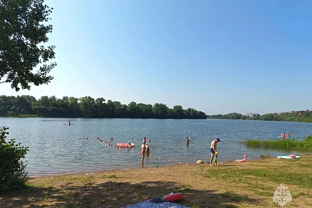 Тело юноши нашли в 25 метрах от берега на глубине около 3 метров. Тело юноши нашли в 25 метрах от берега на глубине около 3 метров.