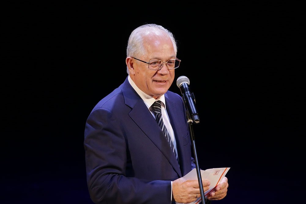 Генеральный директор "Российской газеты" Павел Негоица: "Из уст философов и социологов все чаще звучат опасения, что мы живем в эпоху, предстоящую великому интеллектуальному рабству". Генеральный директор "Российской газеты" Павел Негоица: "Из уст философов и социологов все чаще звучат опасения, что мы живем в эпоху, предстоящую великому интеллектуальному рабству".