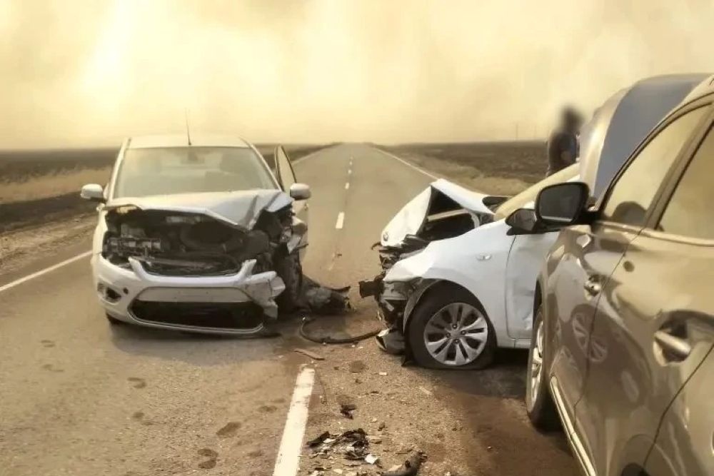 Пять человек были доставлены в больницу после аварии на трассе в Ахтубинском районе Астраханской области Пять человек были доставлены в больницу после аварии на трассе в Ахтубинском районе Астраханской области