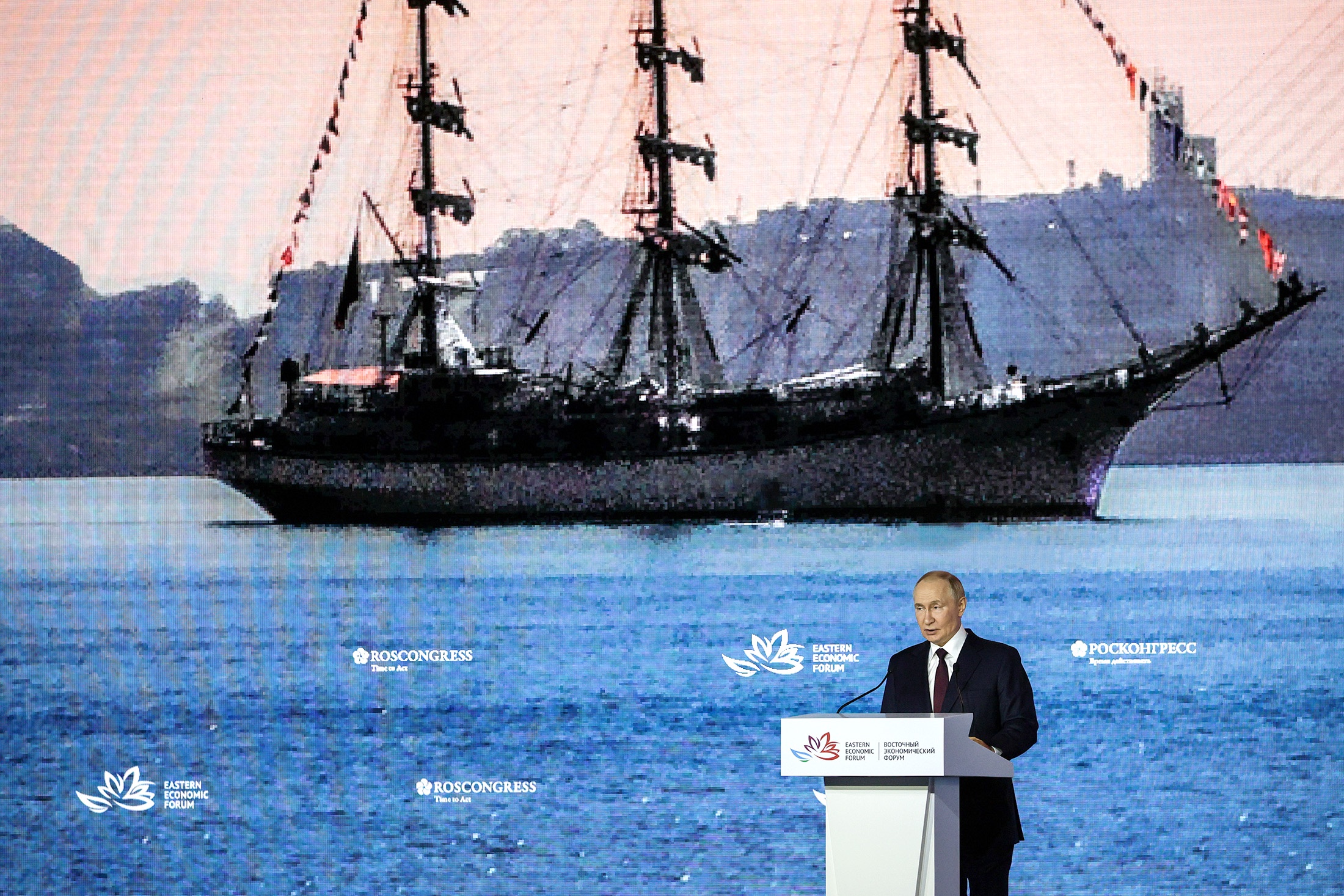 Владимир Путин был участником всех форумов. Владимир Путин был участником всех форумов.