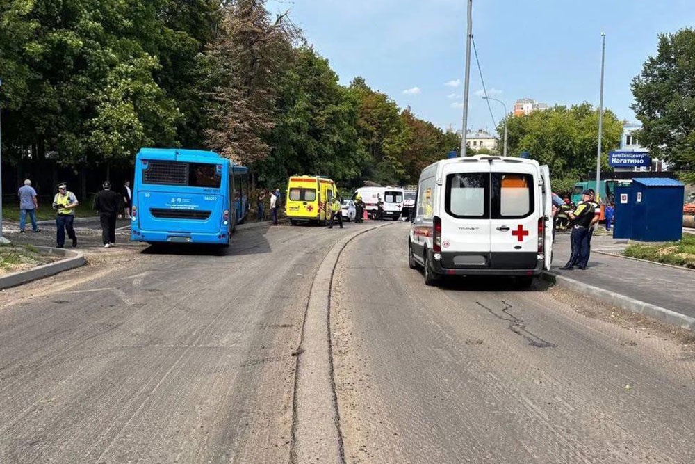Место ДТП с автобусом на юге Москвы.