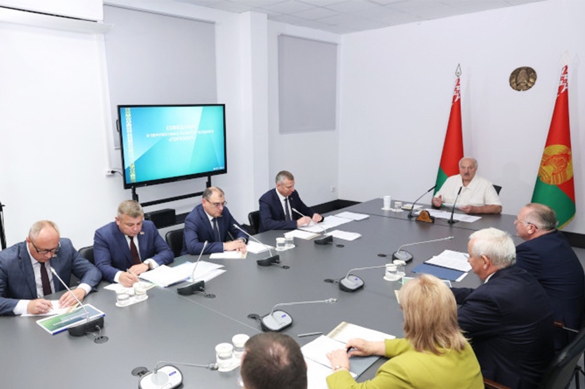 Александр Лукашенко на региональном совещании. Александр Лукашенко на региональном совещании.