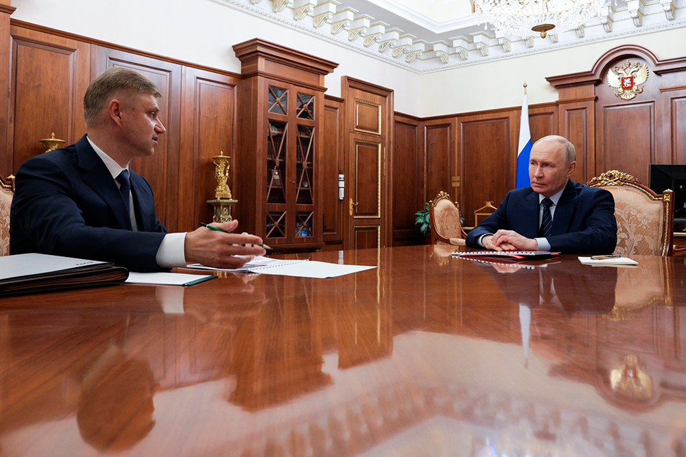 Олег Белозеров рассказал президенту о росте погрузки на экспорт в первом полугодии.