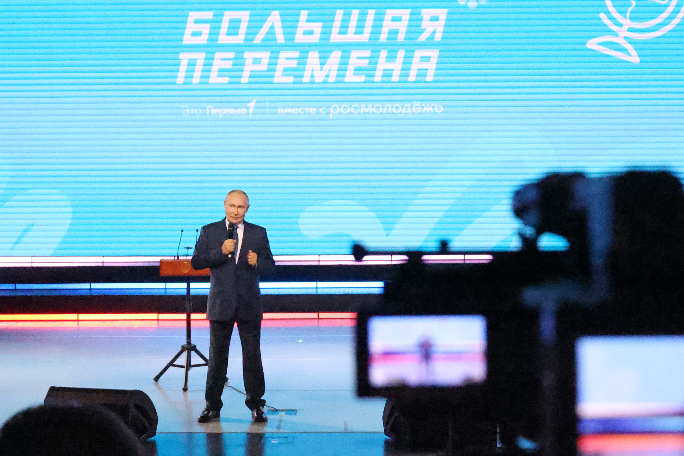 Владимир Путин пожелал финалистам "Большой перемены" успехов в будущем.