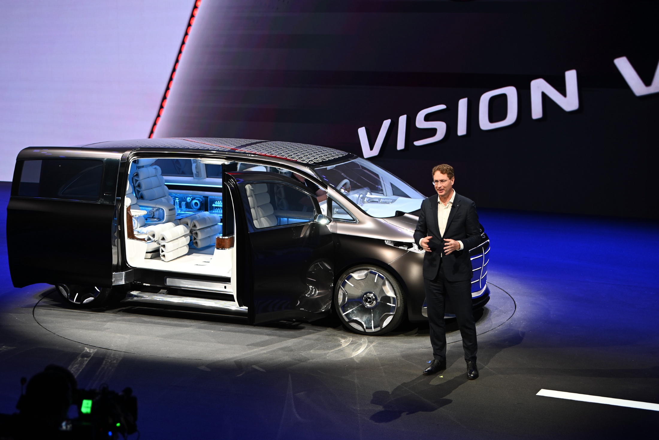 Ола Каллениус представляет Mercedes‑Benz Vision V Ола Каллениус представляет Mercedes‑Benz Vision V