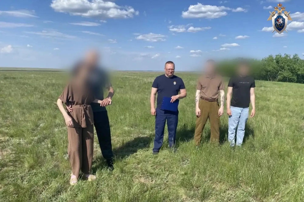В ходе следственного эксперимента на месте убийства задержанный восстановил детали преступления.