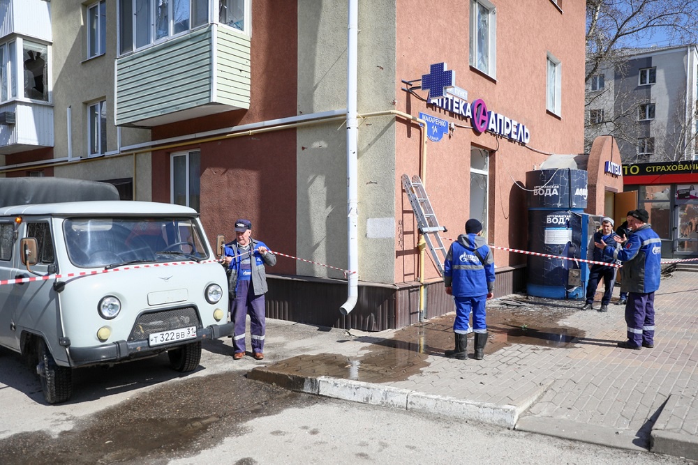 К обследованию и ремонту поврежденного жилья приступают незамедлительно.