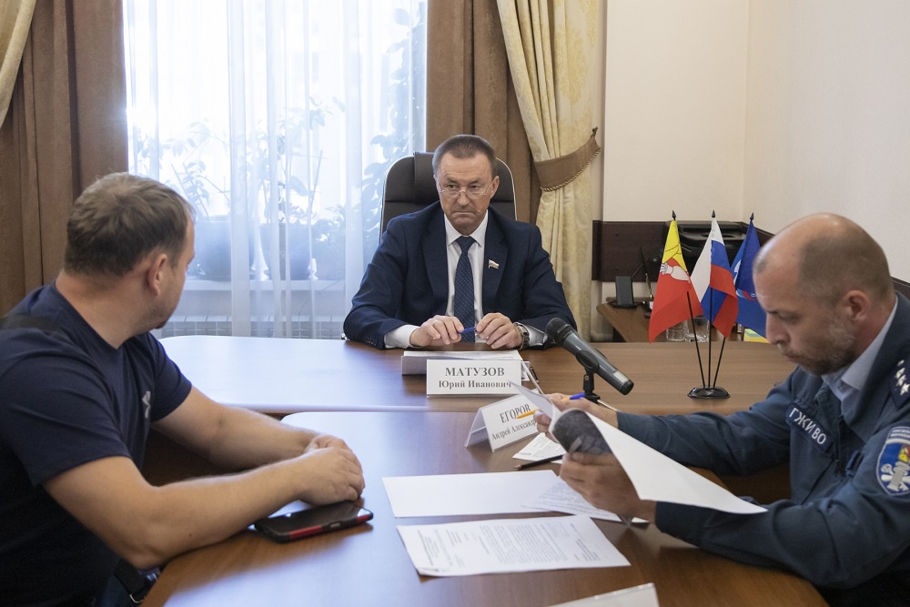 Глава облдумы Юрий Матузов помог воронежцам в решении вопросов ЖКХ и соцподдержки