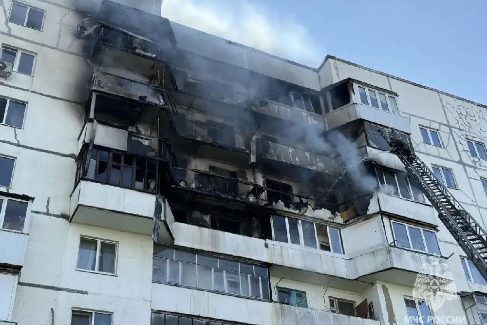 Пожар начался на 7 этаже.