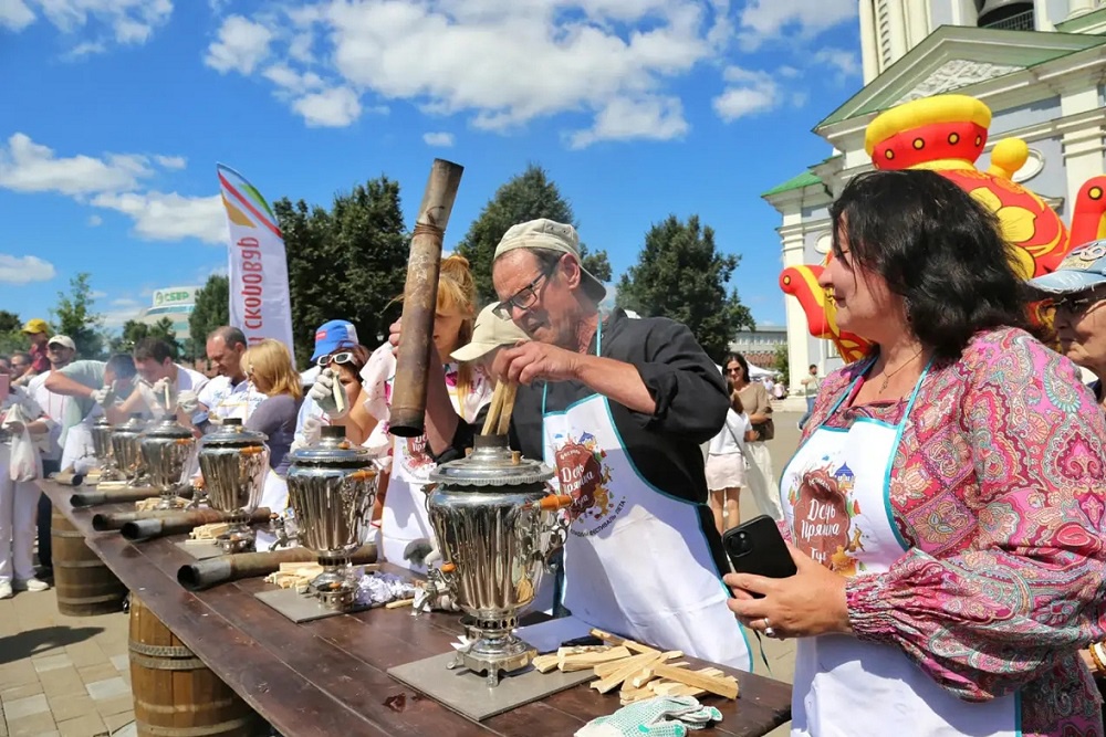 С пряниками в Туле можно было попробовать чай из самовара.