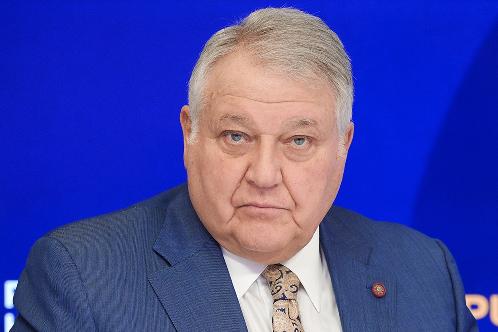 Михаил Ковальчук - один из ведущих физиков страны. Михаил Ковальчук - один из ведущих физиков страны.