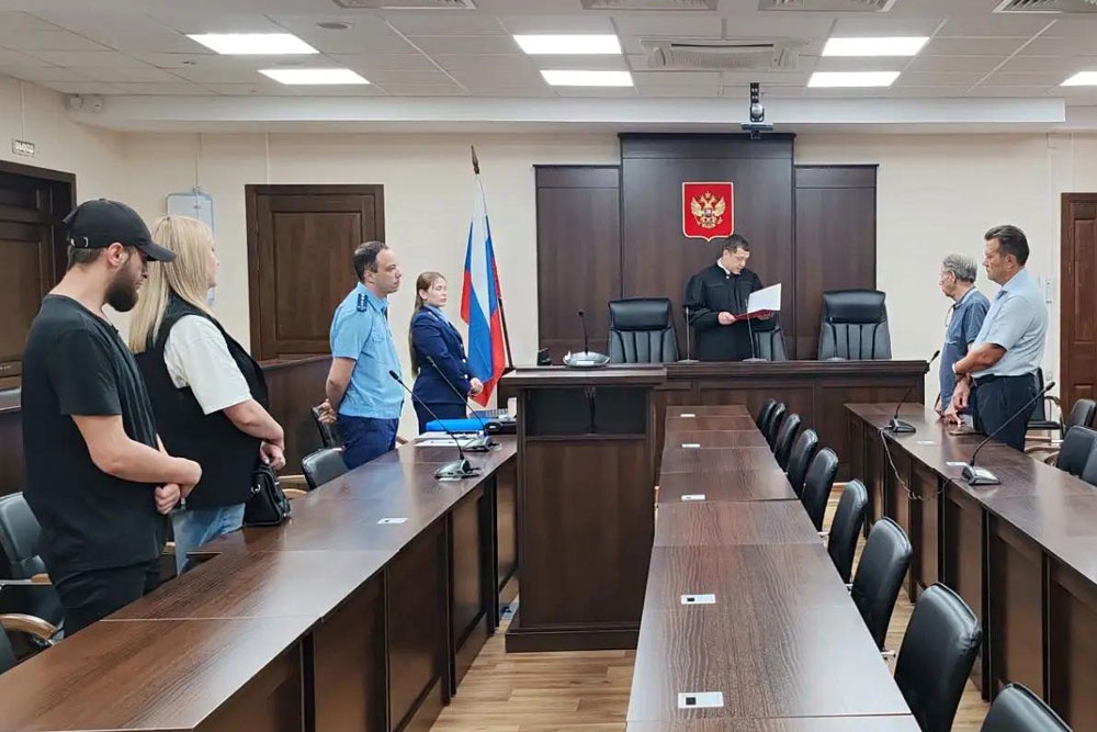 Суд признал иркутянина и его сына виновными в убийстве из хулиганских побуждений.