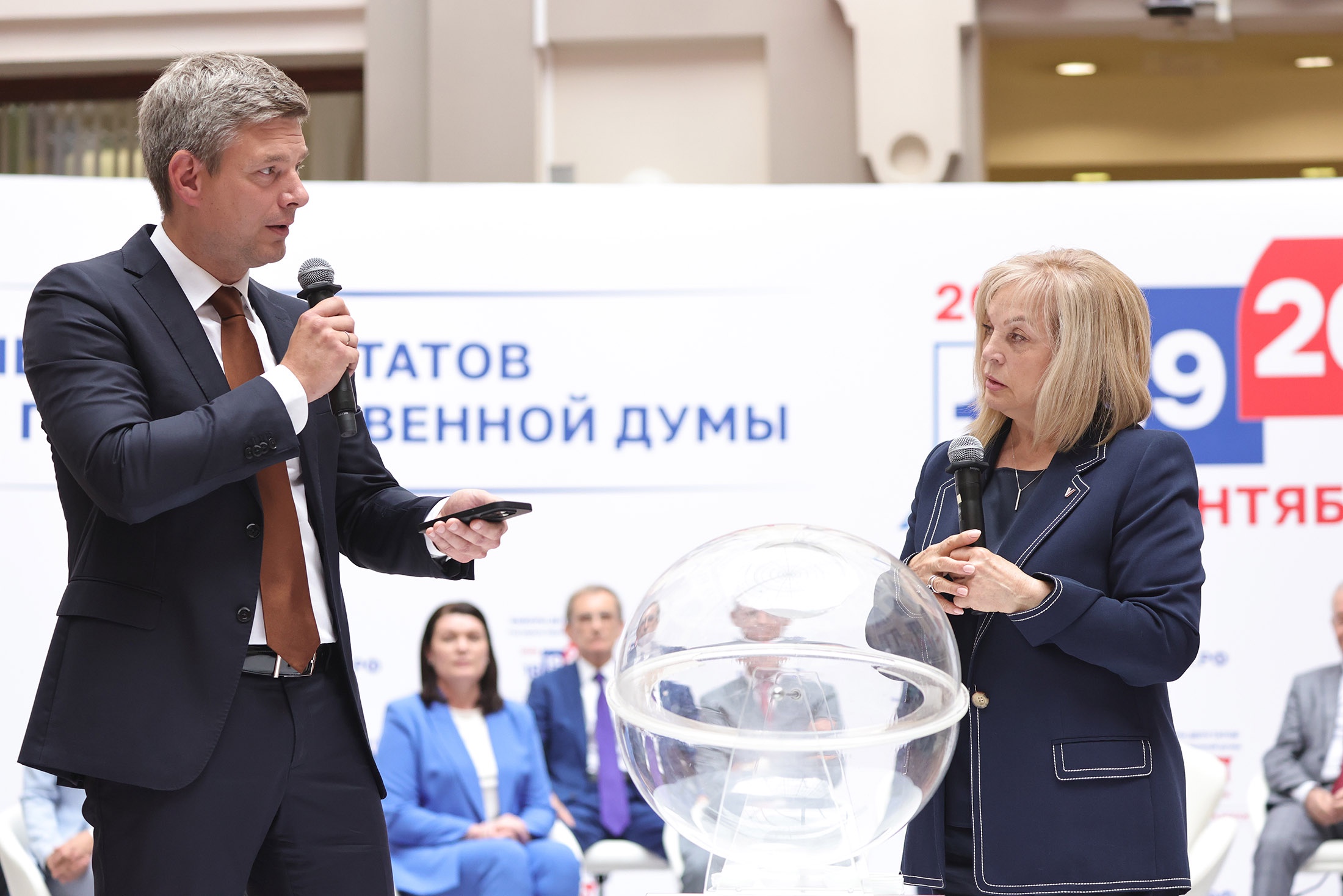 Элла Памфилова призвала спокойно воспринимать итоги жеребьевки: Результат голосования будет зависеть не от номера в бюллетене, а от того, насколько партии и их кандидаты будут интересны избирателям.