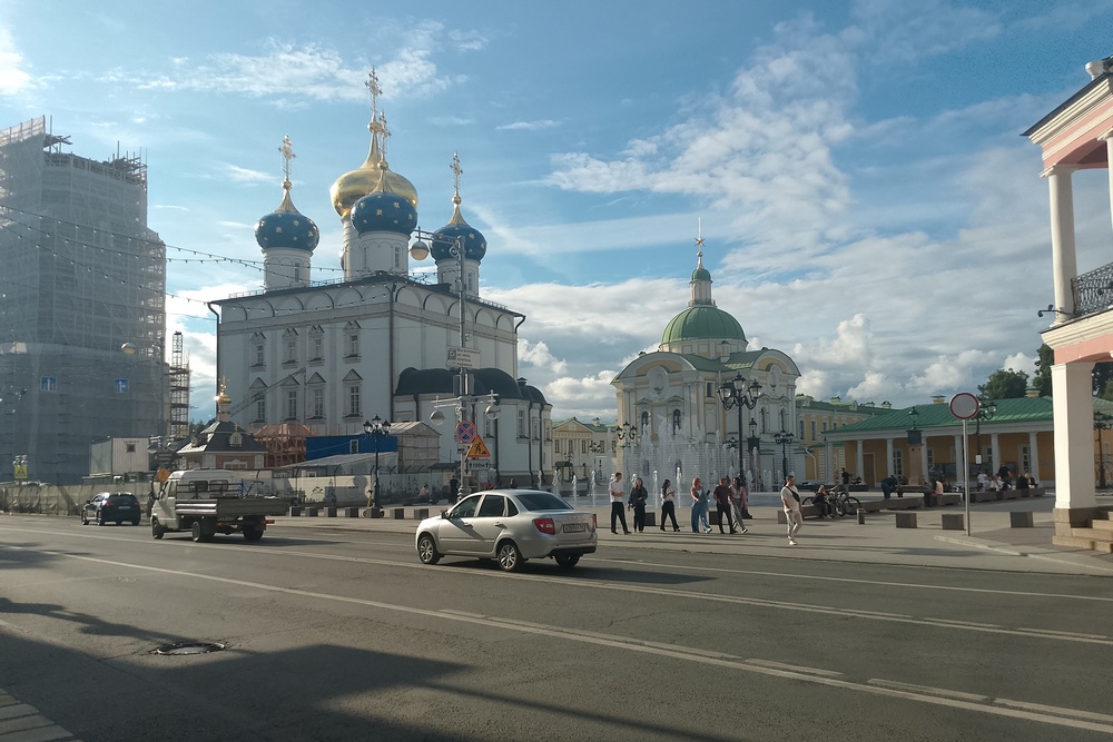 В Твери огромное количество исторических зданий и достопримечательностей. В том числе - красивейших храмов.