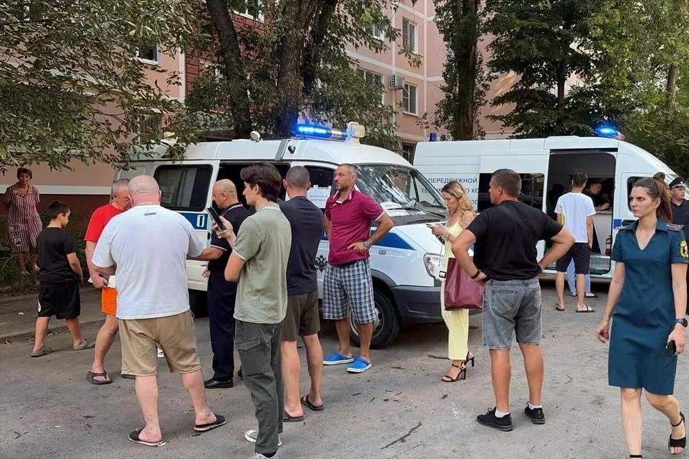 В Ростове-на-Дону полицейские помогают пострадавшим оперативно восстановить документы. В Ростове-на-Дону полицейские помогают пострадавшим оперативно восстановить документы.