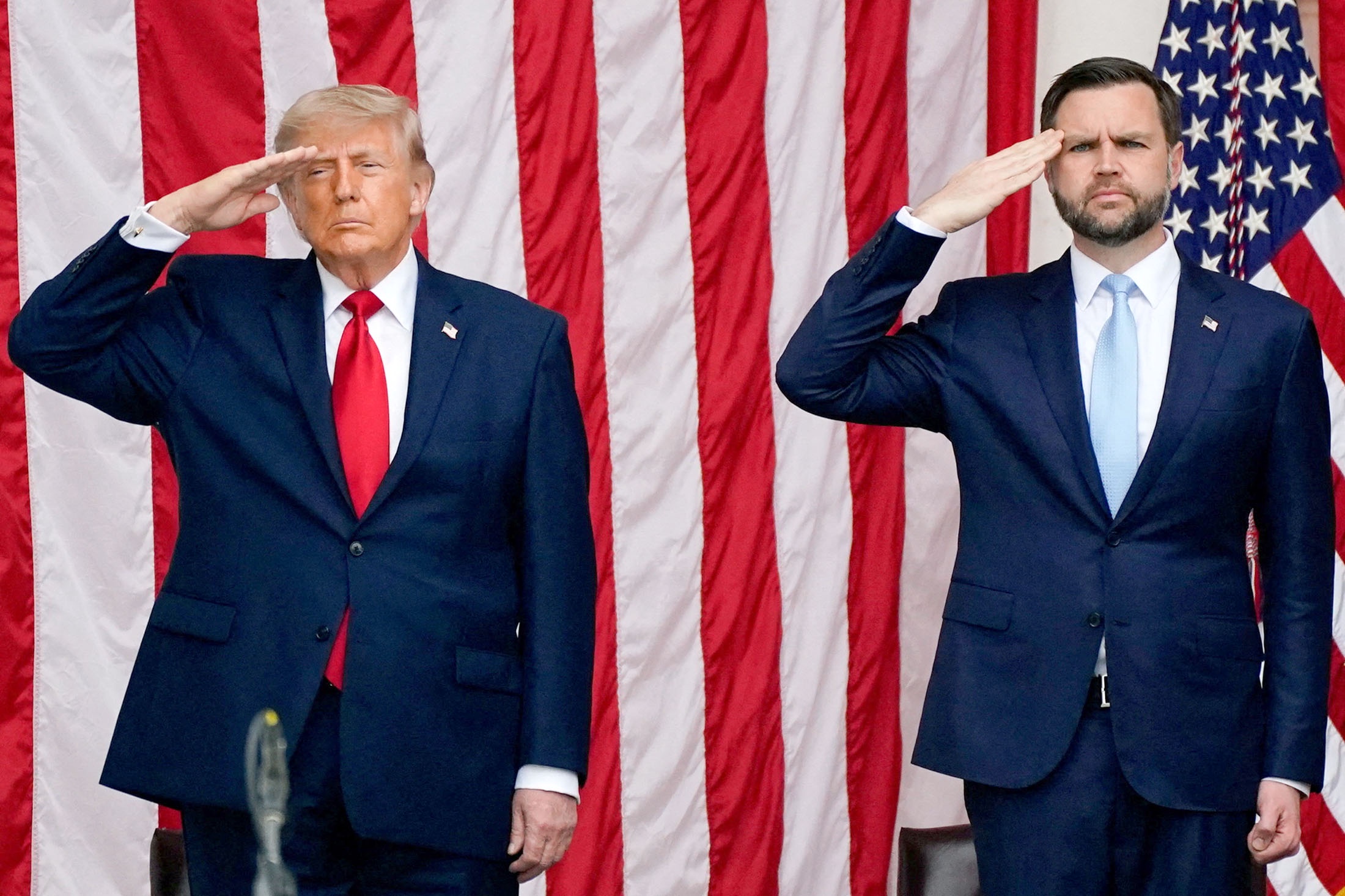 Дональд Трамп и Джей Ди Вэнс. Дональд Трамп и Джей Ди Вэнс.