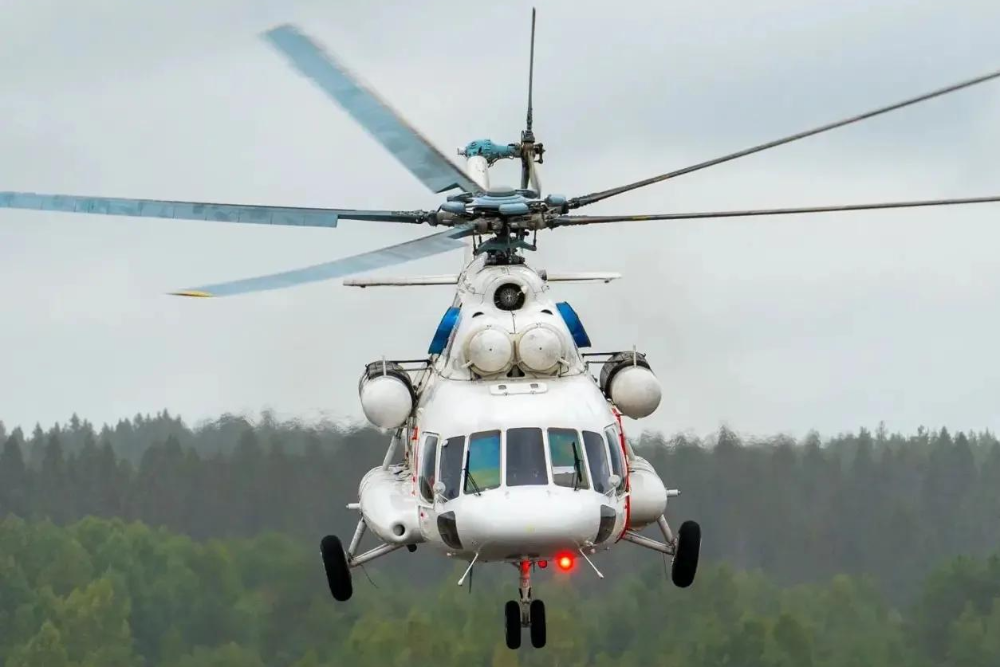 Этот вертолет доставил пострадавших пилотов в Бодайбо. Этот вертолет доставил пострадавших пилотов в Бодайбо.