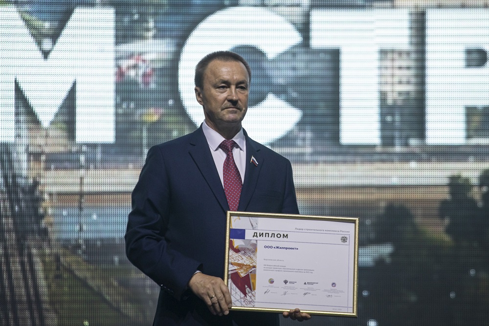 Спикер Воронежской облдумы Юрий Матузов наградил лауреатов "Строительного Олимпа" Спикер Воронежской облдумы Юрий Матузов наградил лауреатов "Строительного Олимпа"