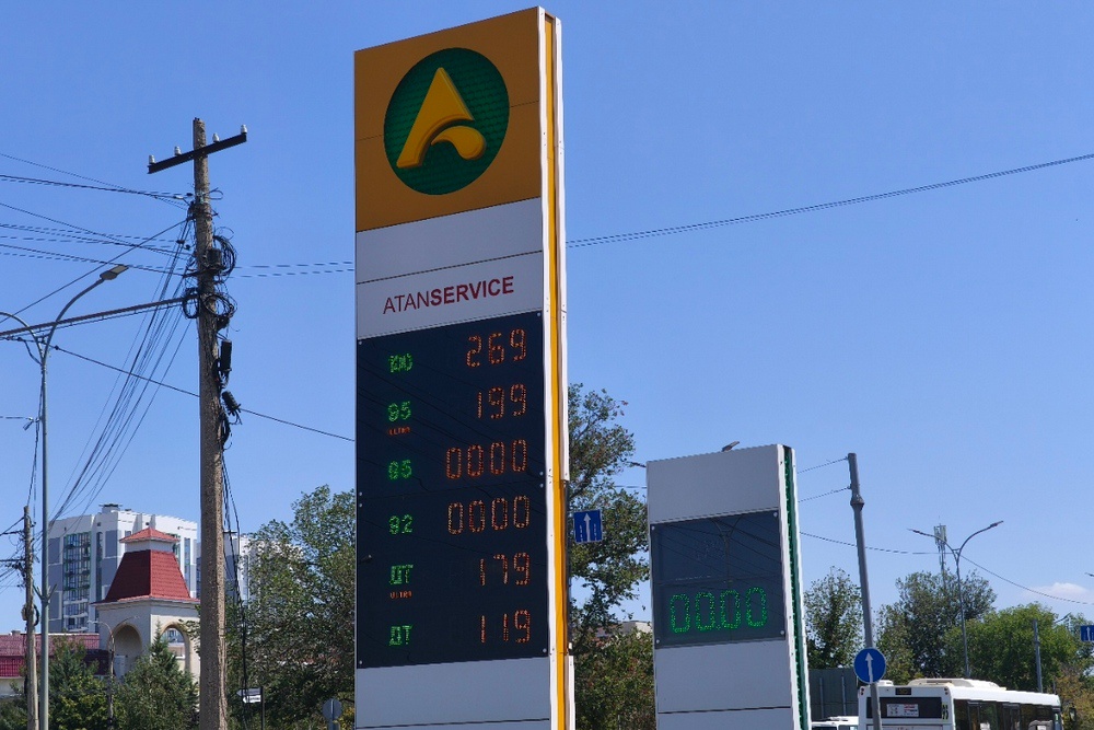 Дизтопливо на АЗС Крыма можно купить по 119 рублей за литр. Дизтопливо на АЗС Крыма можно купить по 119 рублей за литр.