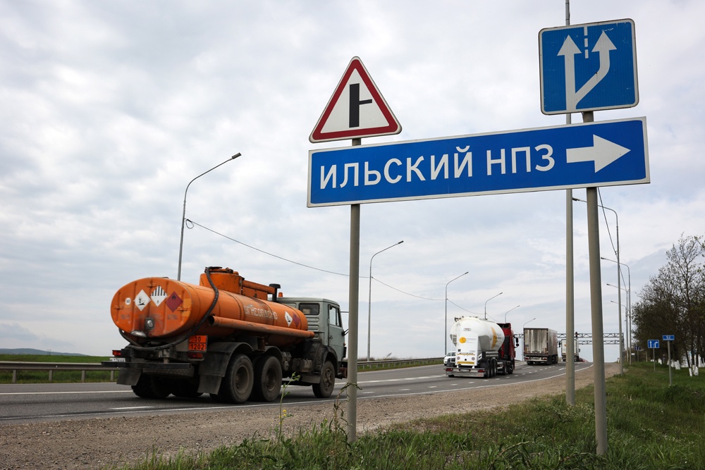 Из-за падения обломков БПЛА произошло возгорание на Ильском НПЗ Из-за падения обломков БПЛА произошло возгорание на Ильском НПЗ