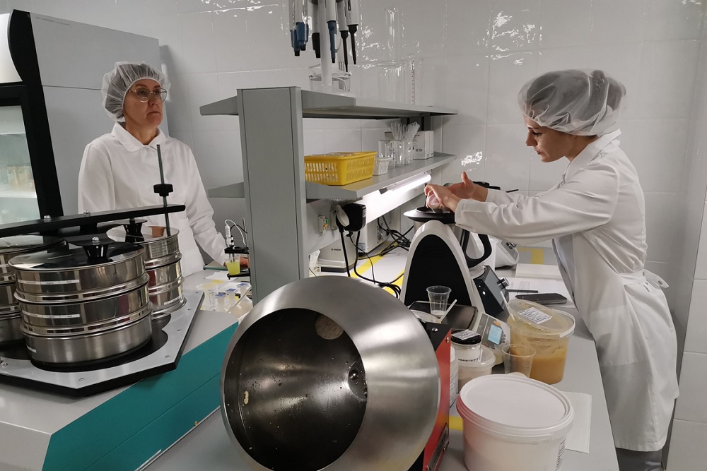 Значительная часть продукции для малышей готовится из отечественного сырья.