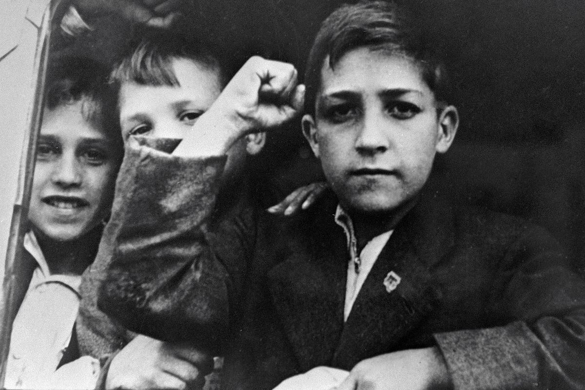 23 июня 1937 года на пароходе "Сантай" в Ленинград прибыла первая группа испанских детей - 1498 человек из городов Бильбао и Сан-Себастьян. Решением советского правительства детям было предоставлено убежище и право на жительство.