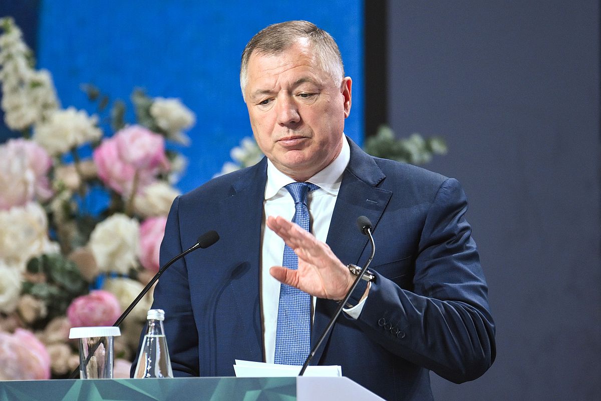 Выражение "В России две беды: дураки и дороги" неоправданно, заявил вице-премьер РФ Марат Хуснуллин. Выражение "В России две беды: дураки и дороги" неоправданно, заявил вице-премьер РФ Марат Хуснуллин.