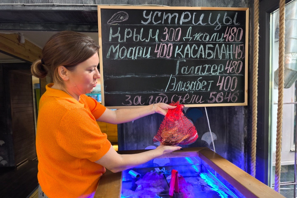 Устричные дегустации пока редкость в Крыму, но деликатес из разных уголков мира уже доступен местным жителям и туристам. Устричные дегустации пока редкость в Крыму, но деликатес из разных уголков мира уже доступен местным жителям и туристам.