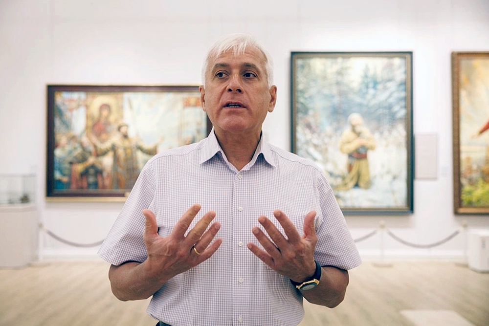 Василий Нестеренко уверен, что все нуждаются в поддержке. И живопись в этом поможет.