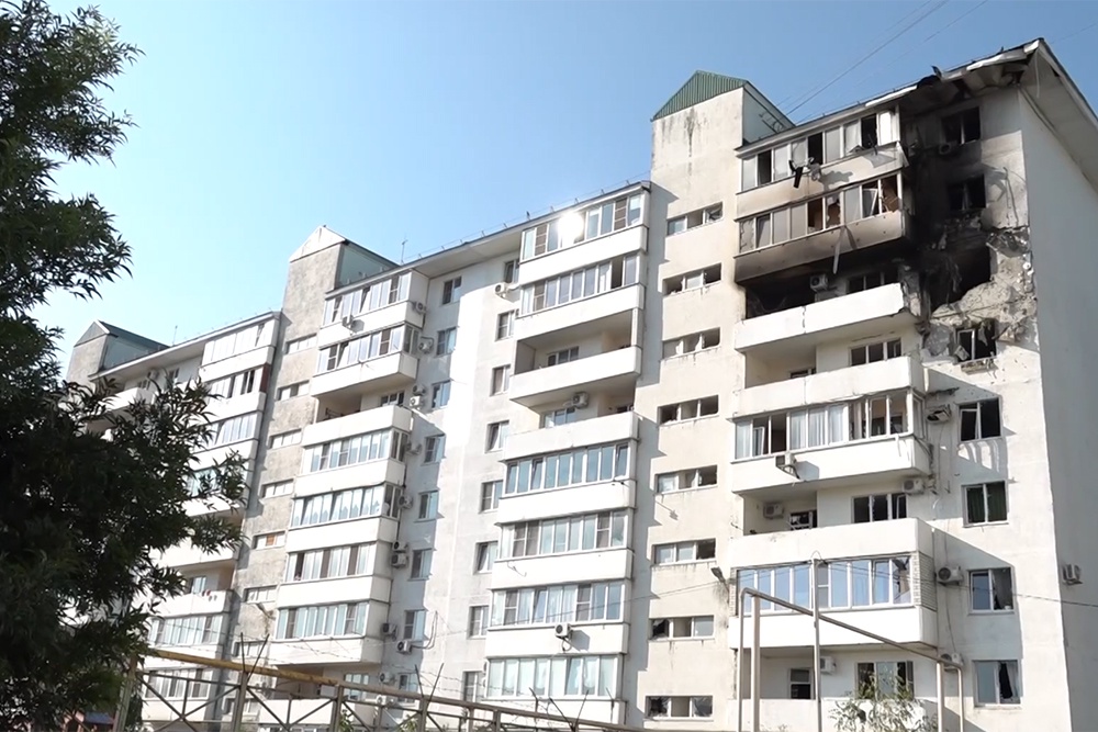 В Новороссийске в результате атаки дронов ВСУ повреждены более 20 домов. В Новороссийске в результате атаки дронов ВСУ повреждены более 20 домов.