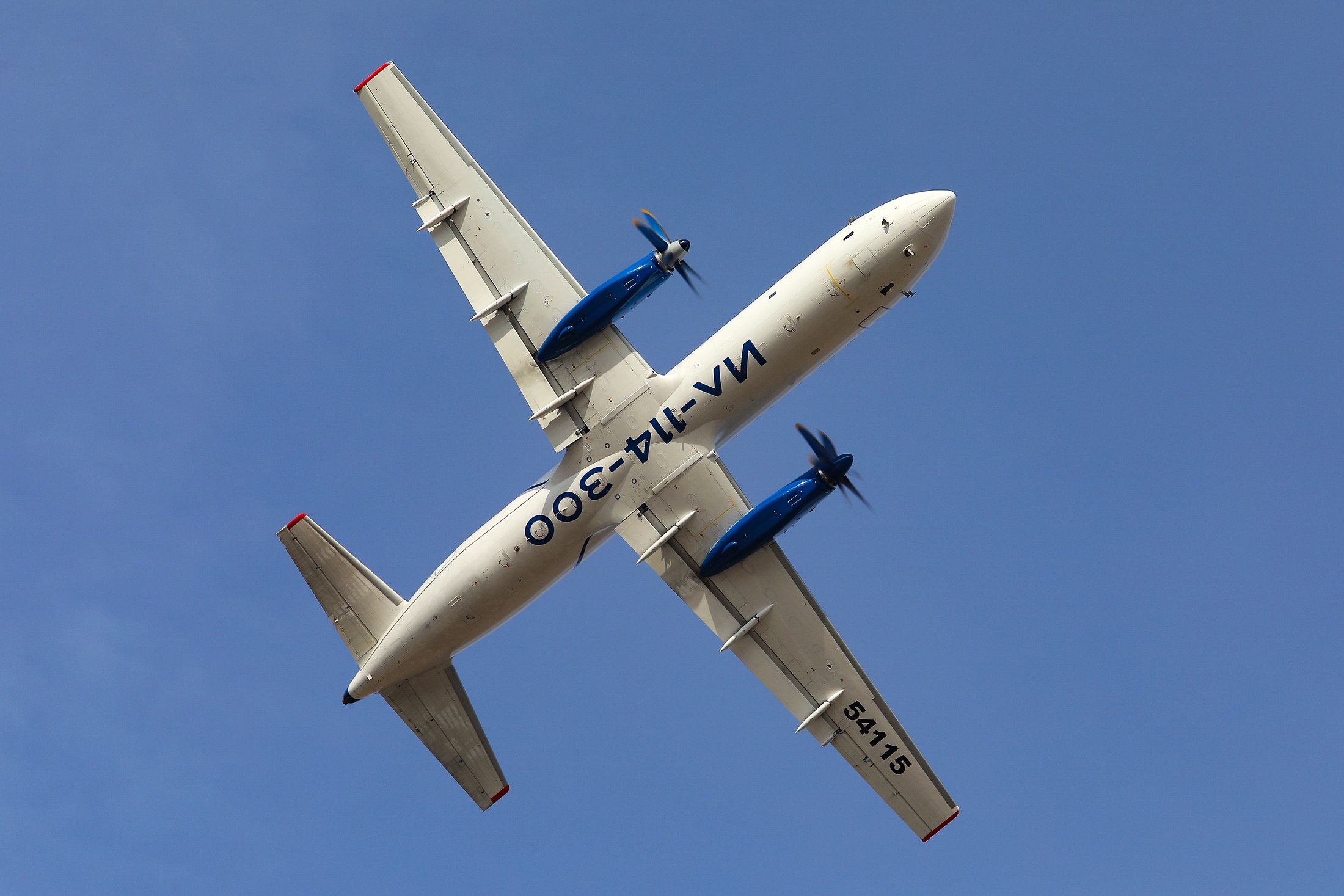 Самолет Ил-114-300