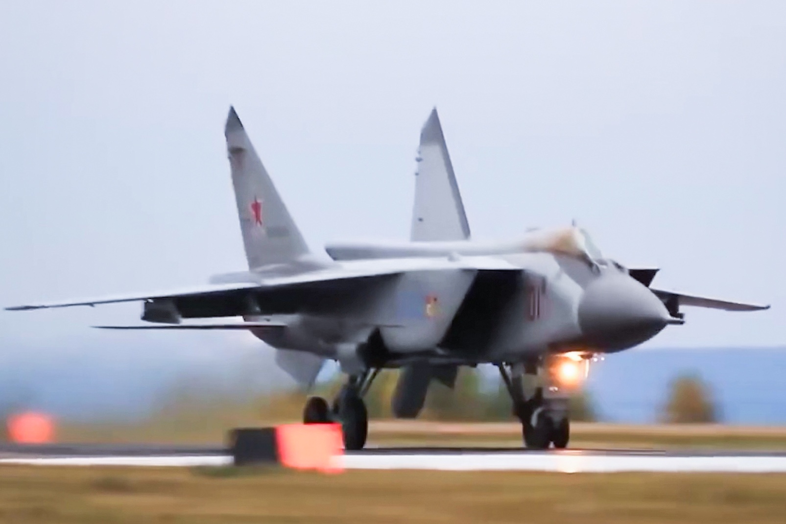 Самолеты МиГ-31 - носители гиперзвуковых ракет "Кинжал", задействованных в последней атаке.