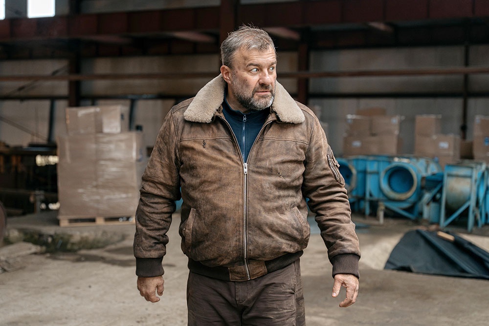 Сериал "Капитан Туман" полон экшн-сцен: Пореченков сам участвует в драках и постановочных трюках. Сериал "Капитан Туман" полон экшн-сцен: Пореченков сам участвует в драках и постановочных трюках.
