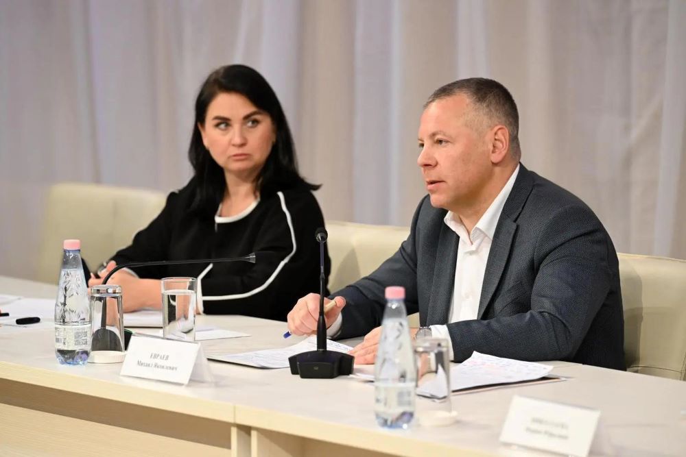 Михаил Евраев отвечает на вопросы журналистов.