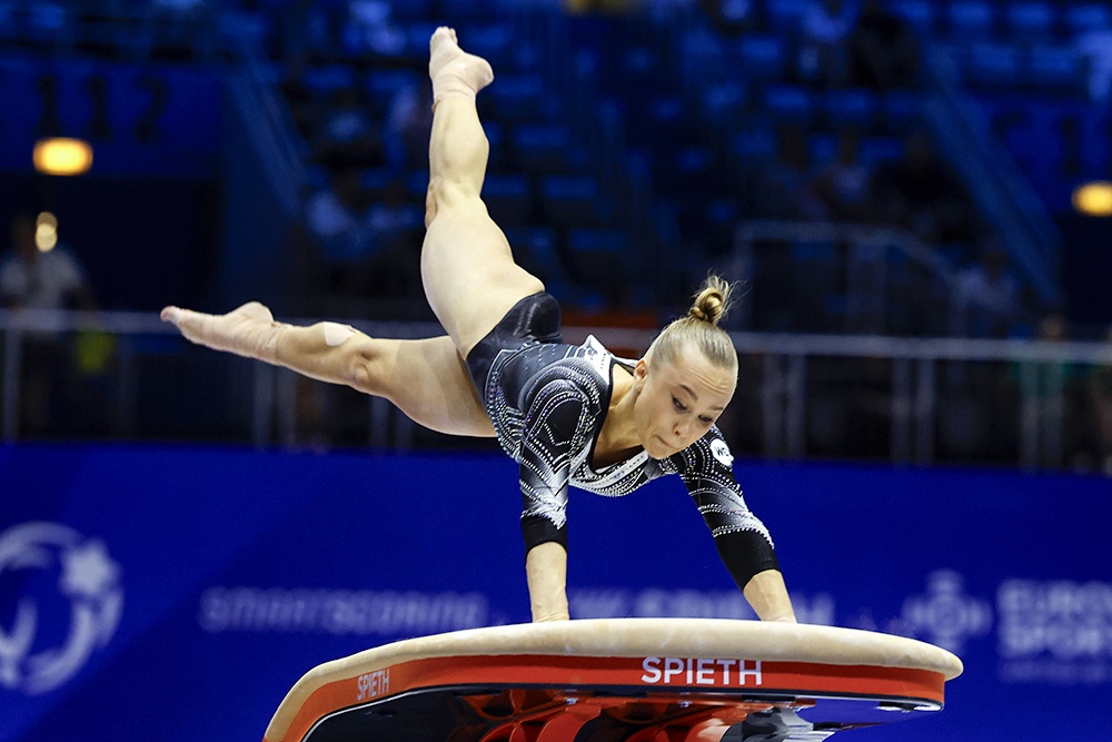 Российская спортсменка Ангелина Мельникова выступает на чемпионате Европы по спортивной гимнастике среди женщин 2026 года в Загребе.