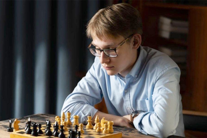 Белорусский гроссмейстер Денис Лазавик.