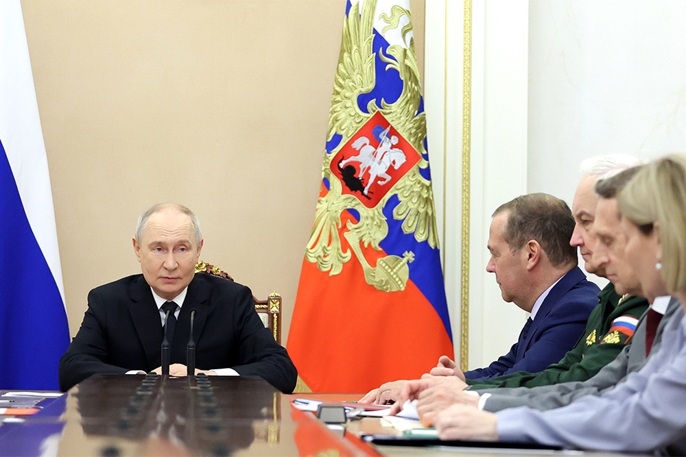 Владимир Путин провел оперативное совещание с членами Совбеза.