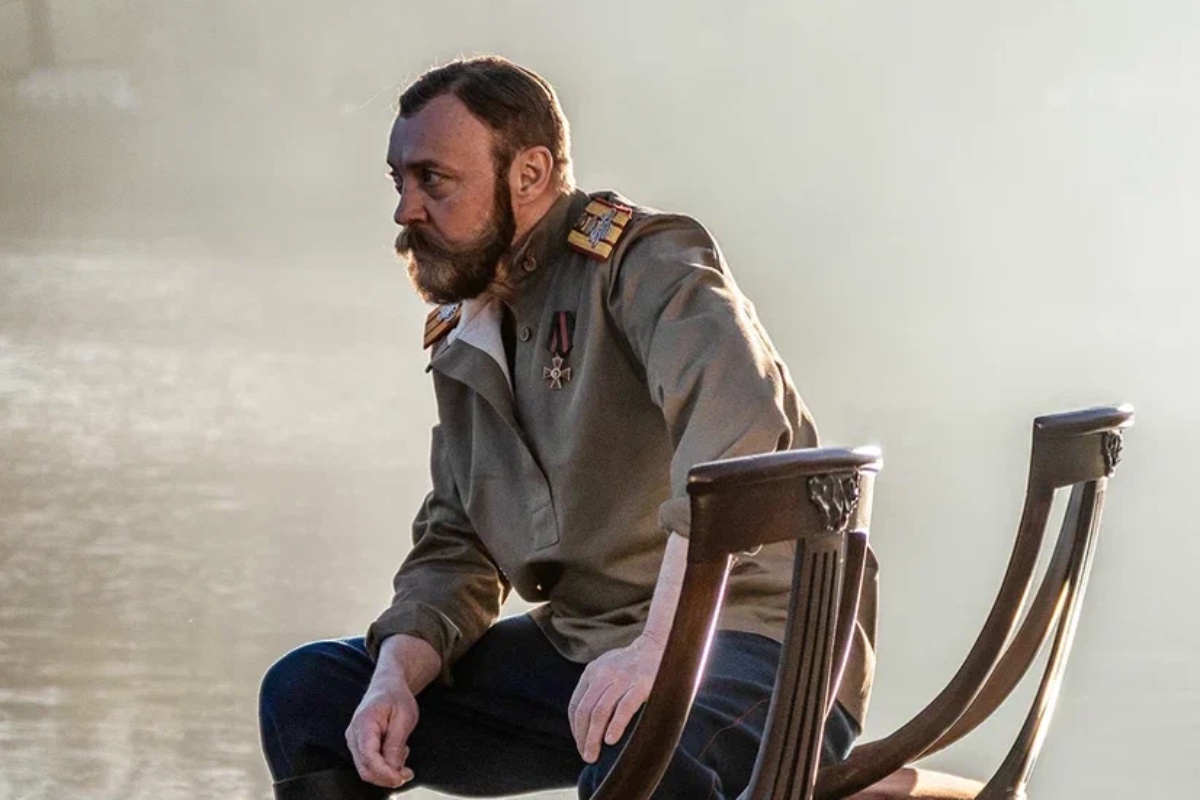 Виталий Кищенко в роли Николая II в фильме "Романовы: преданность и предательство".